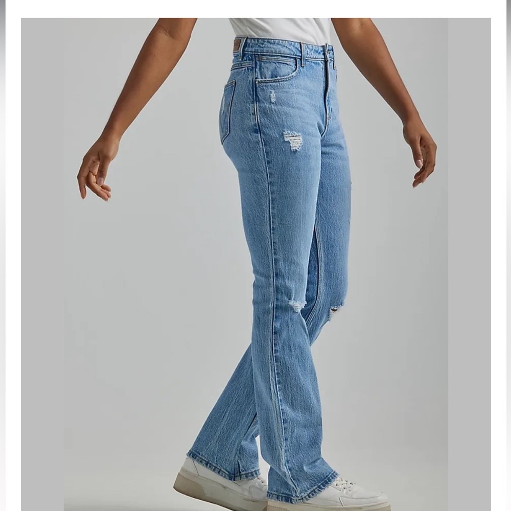Wrangler High Rise Bold Boot Jeans Distressed Light Wash 8 x32 NWT